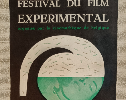 de allereerste, in 1949  door Pierre Alechinsky ontworpen affiche (groene versie)