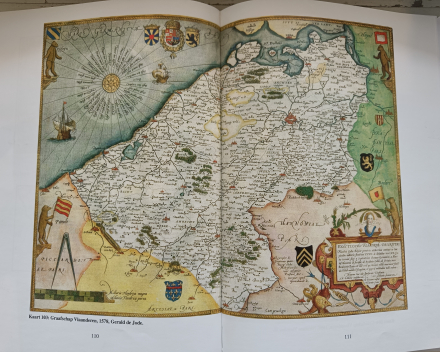 afbeelding in het boek 'De Vlaamse kasselrijen in beeld gebracht' (zie vorige foto) van Gerard de Jode's eerste versie uit 1578 van de Vlaanderenkaart die Galerie Saint-Clair aanbiedt